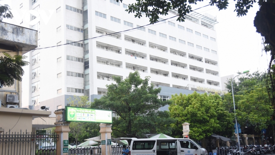 Cách ly y tế tầng 8 tòa nhà D Bệnh viện Việt Đức liên quan đến ca mắc COVID-19